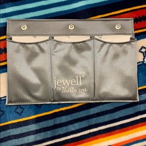 Jewell by thirty-one add pockets